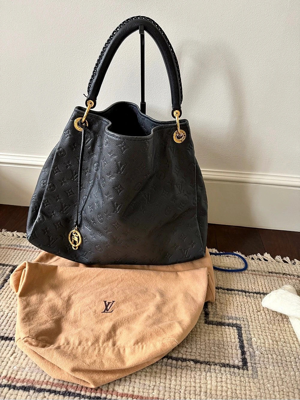 Louis Vuitton Artsy MM Monogram Leather Shoulder Bag in midnight blue